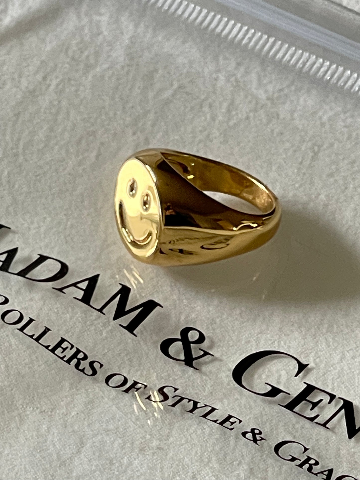 HAPPY SMILEY FACE RING